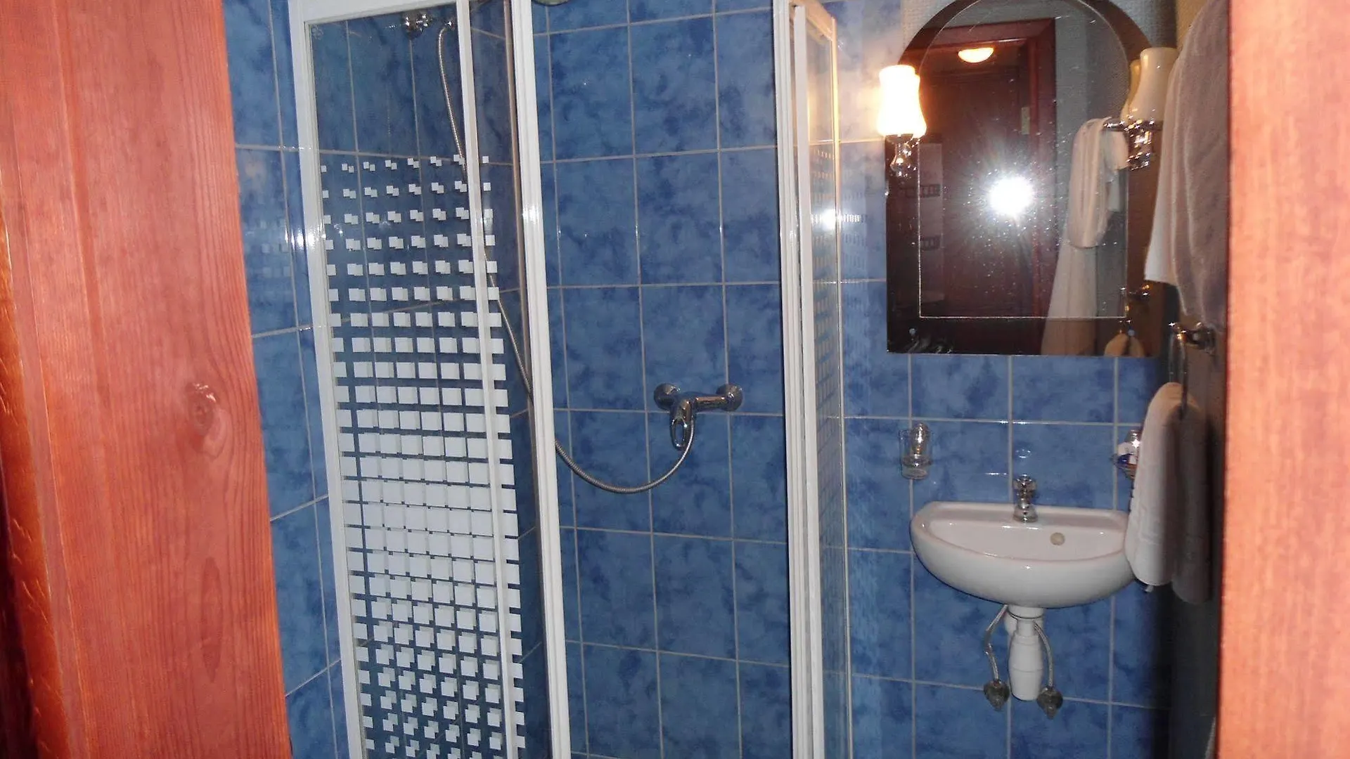 Bogdan Khmelnytskyi Hotel Kiev 3*,  Ucrânia